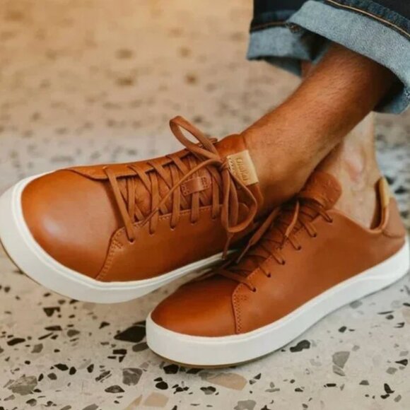 OluKai Men's Lae'ahi Lī 'Ili Leather Lace Up Sneakers in Kukui Brown Size 11.5